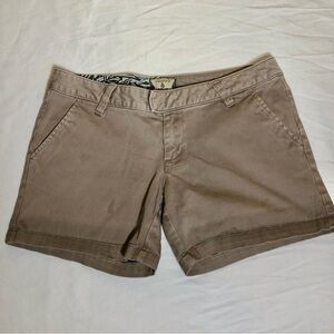 Volcom Frochickie 5” Shorts, Khaki, Size 3, pre-owned condition, pet/smoke free
